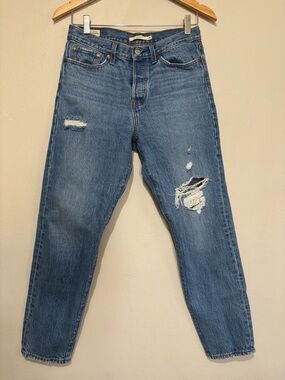 Levi’s Wedgie High Waist Rose Distressed Ripped Jeans Size 28 100% Cotton